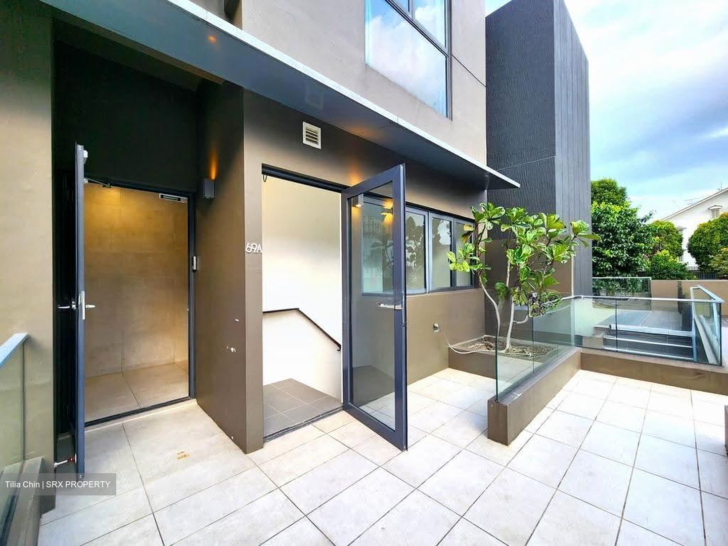 Senyum Residences (D14), Terrace #639053331